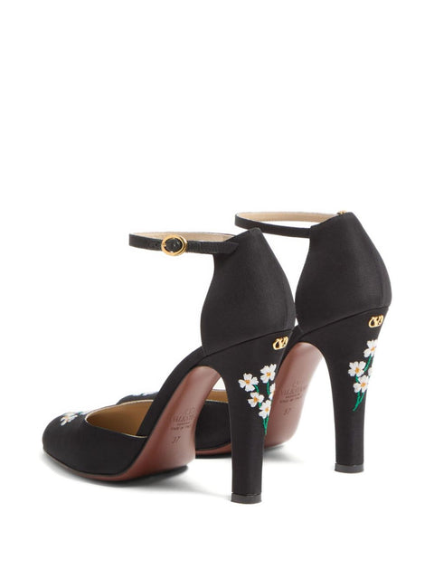 Valentino Garavani Valentino Garavani With Heel Black